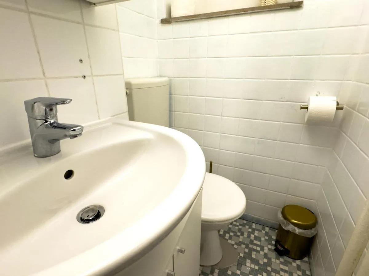 Messe-Apartment Fuer 5 Gaeste Mit Balkon Und Lift Hannover 0*,  Germany