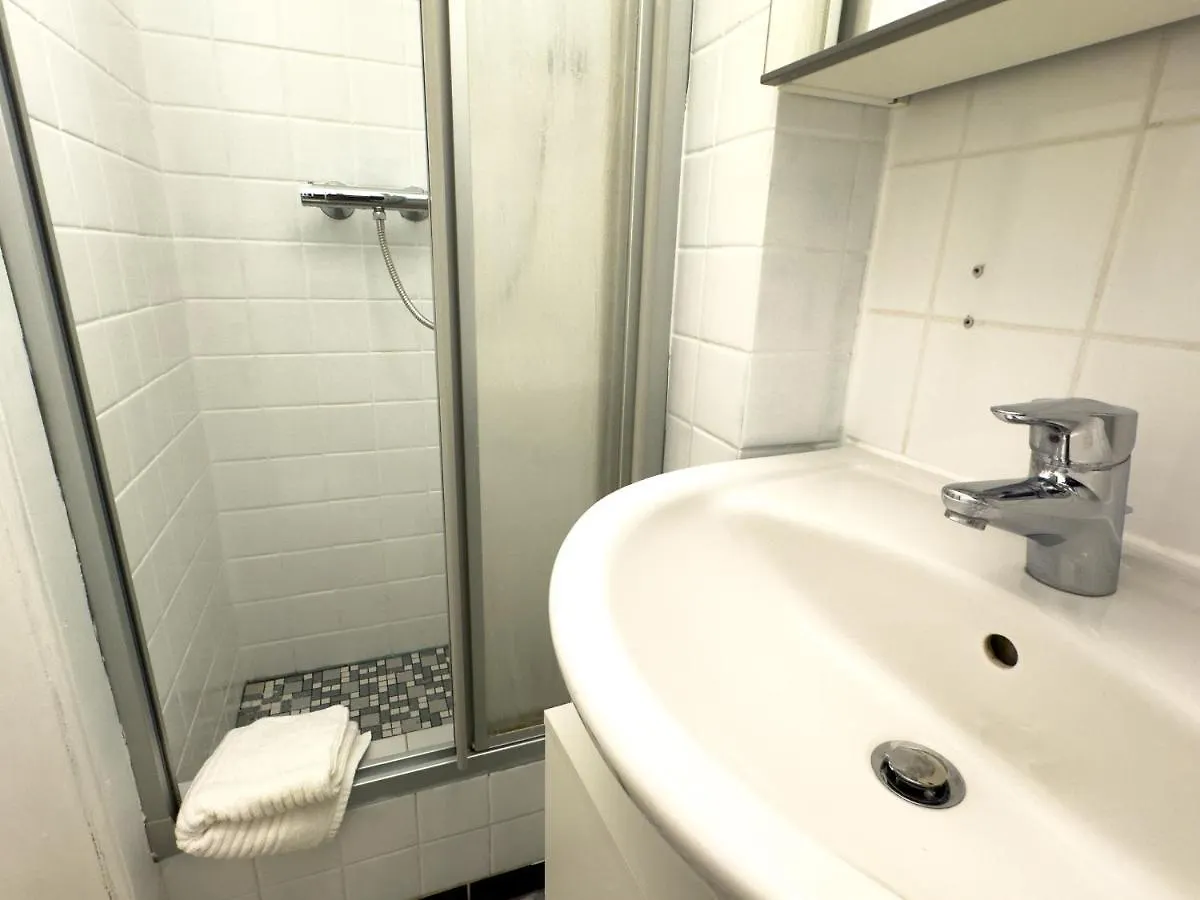 Messe-Apartment Fuer 5 Gaeste Mit Balkon Und Lift Hannover Apartment