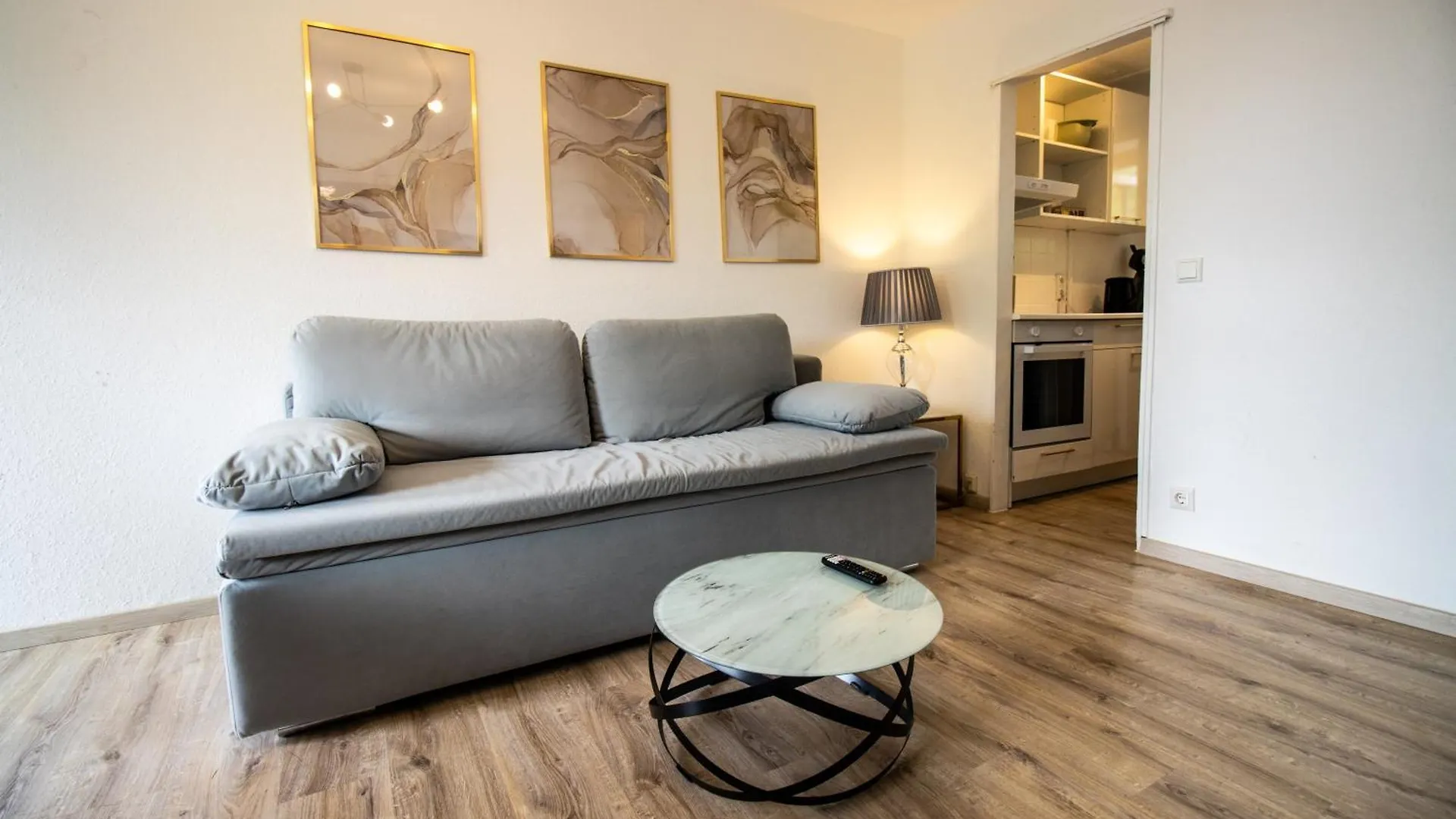 Messe-Apartment Fuer 5 Gaeste Mit Balkon Und Lift Hannover Apartment