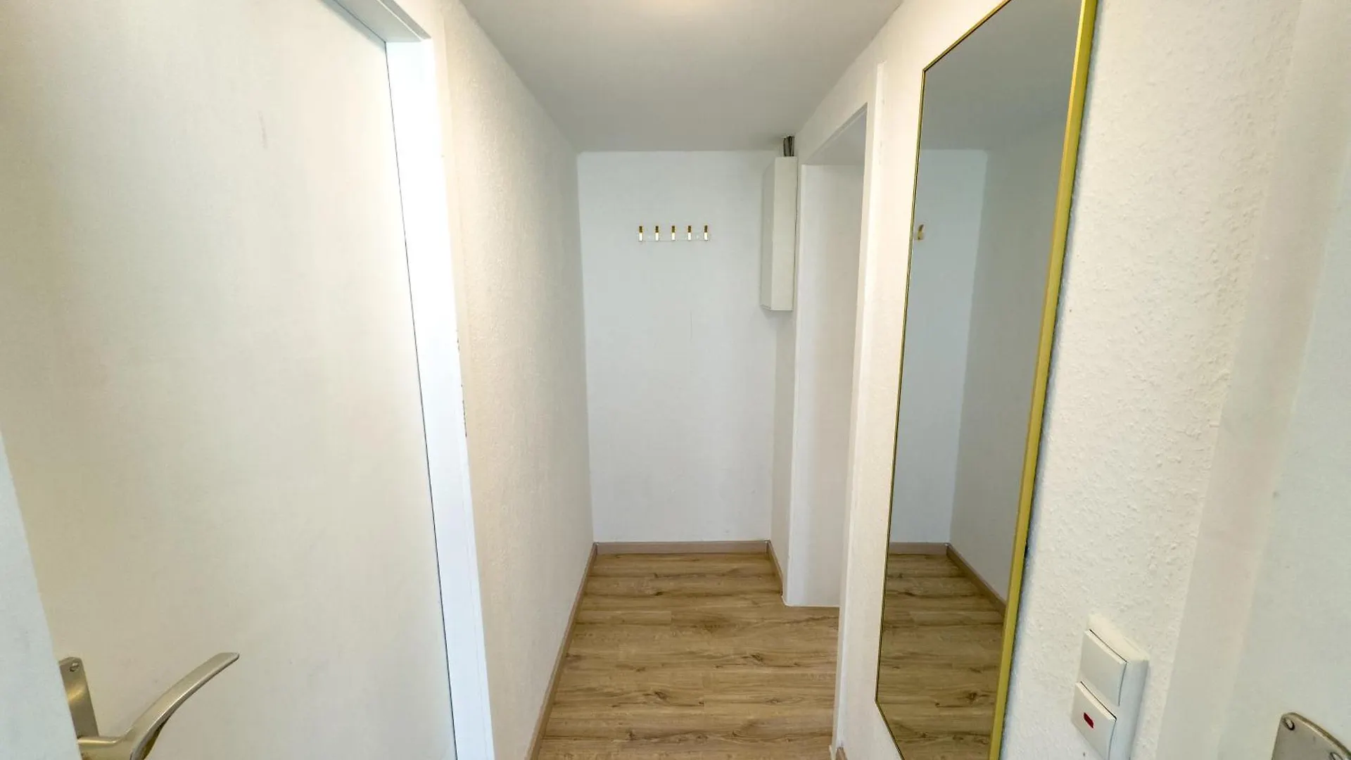 Messe-Apartment Fuer 5 Gaeste Mit Balkon Und Lift Hannover 0*,  Germany
